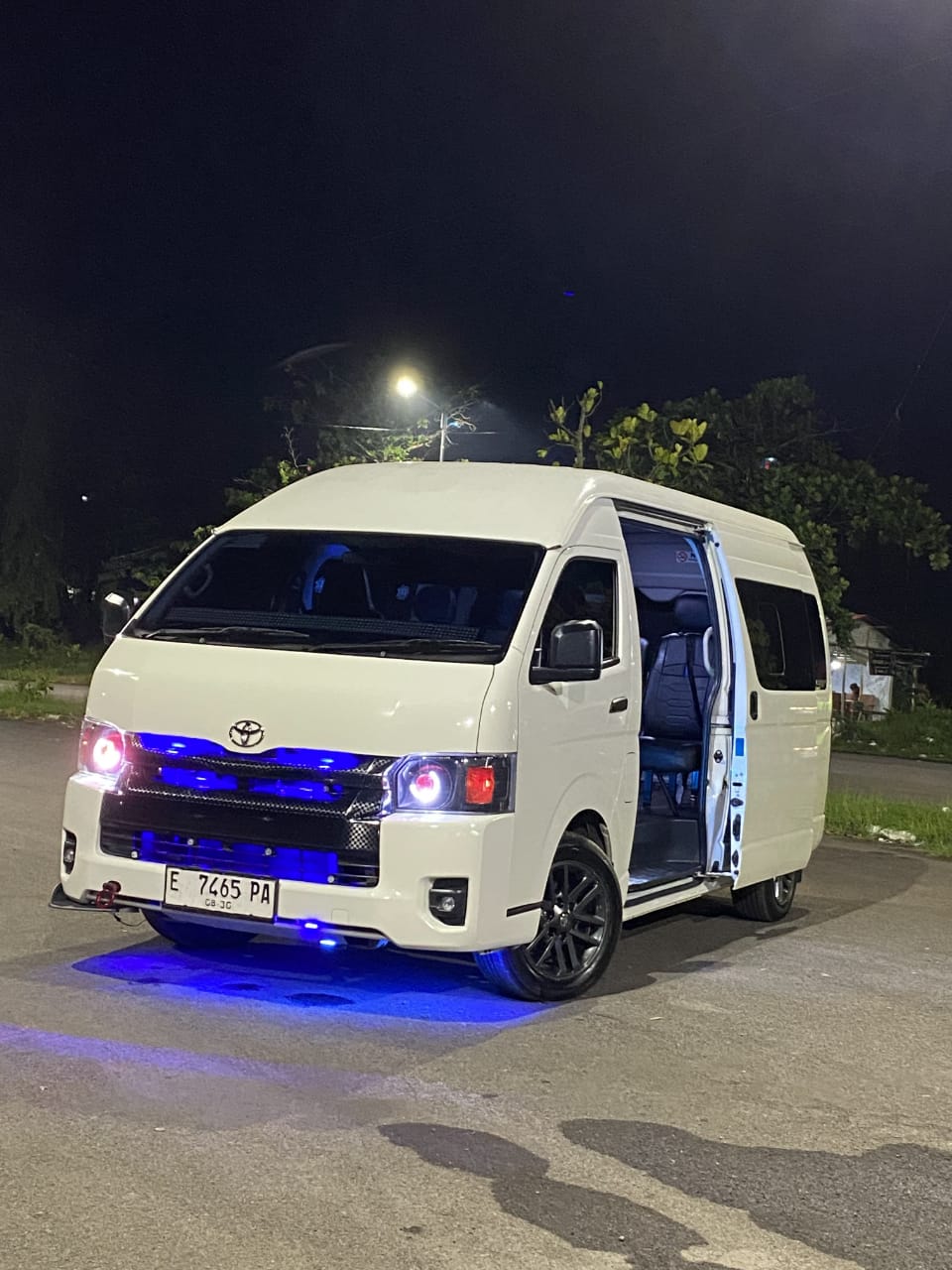 HIACE AZRIL