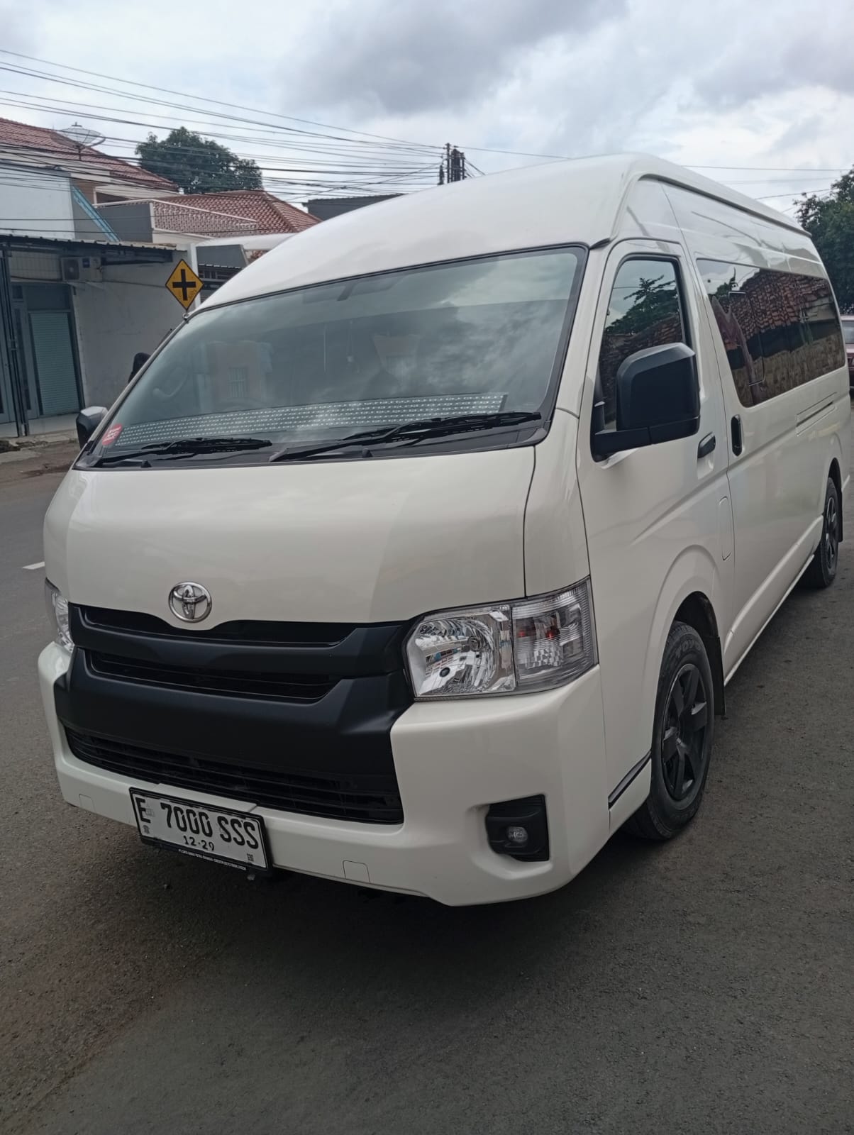 Hiace kaina
